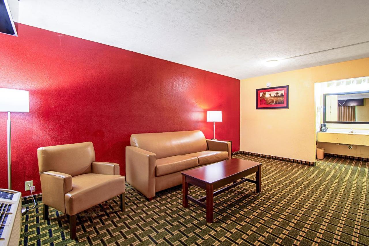 Red Roof Inn & Suites Greenwood, Sc Exterior foto